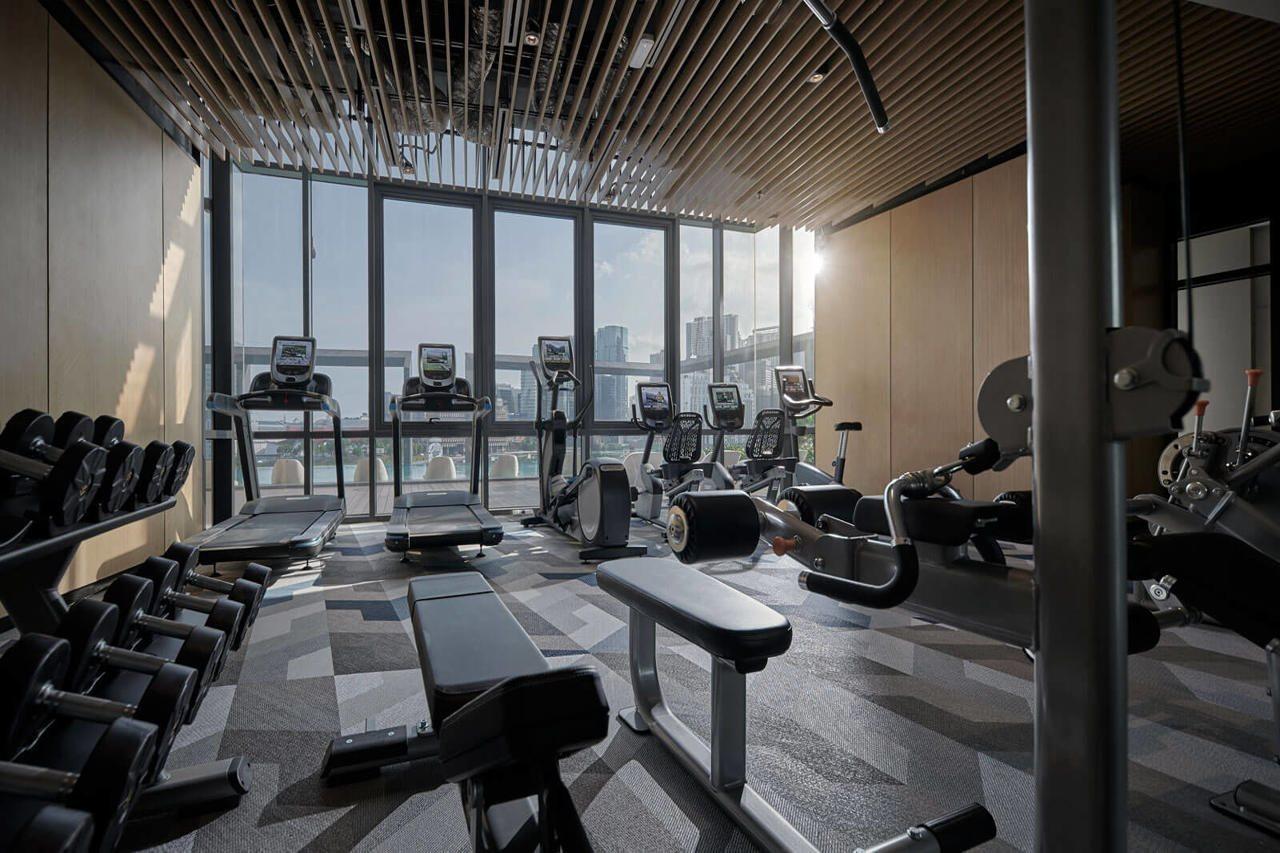 Amari Kuala Lumpur Hotel Exterior foto The gym at the hotel